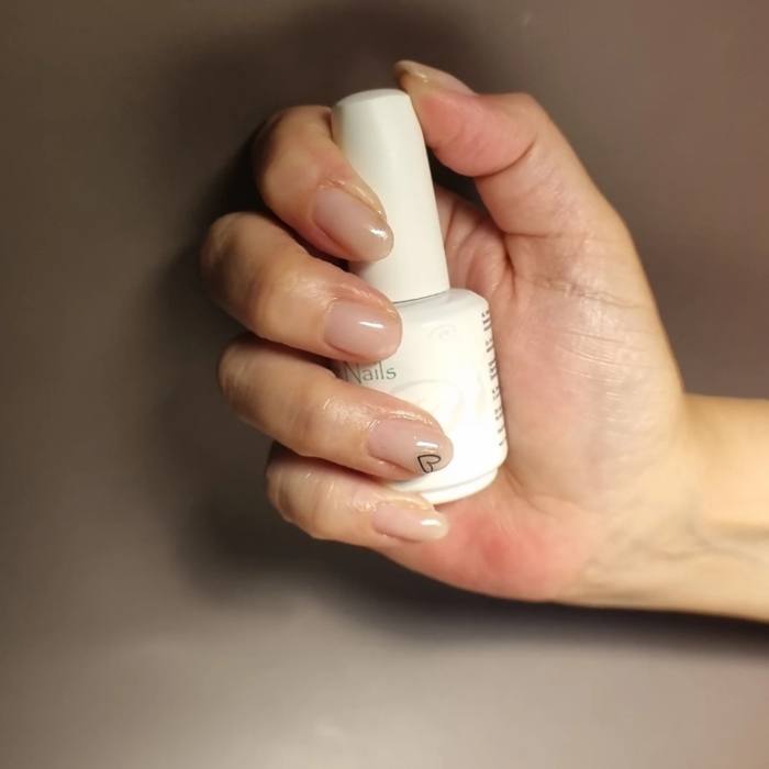 Nude gelpolish in een zachte roze tint